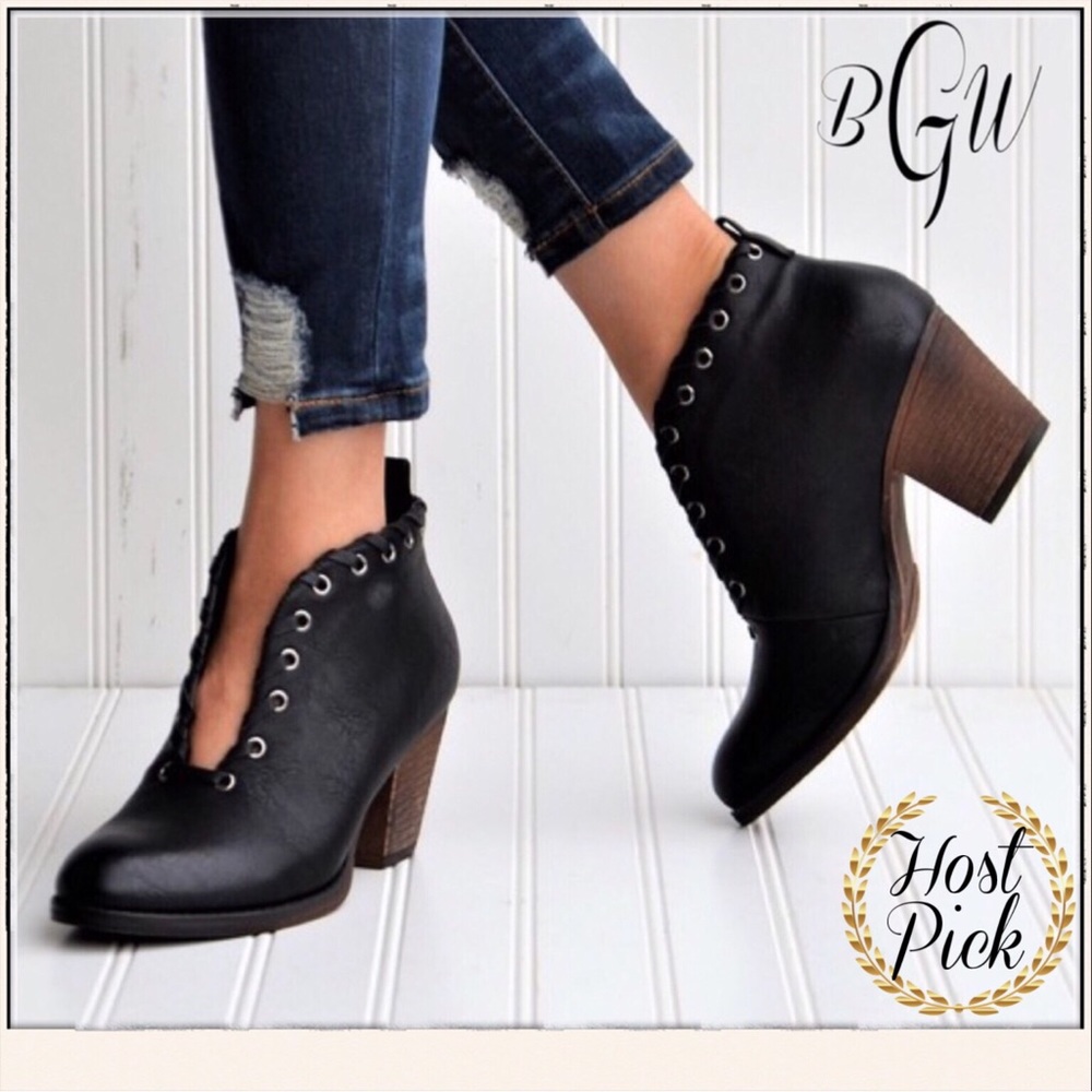 🍂🆕🎉HP🎉5⭐️Best Seller Eyelet Bootie - Picture 2 of 5